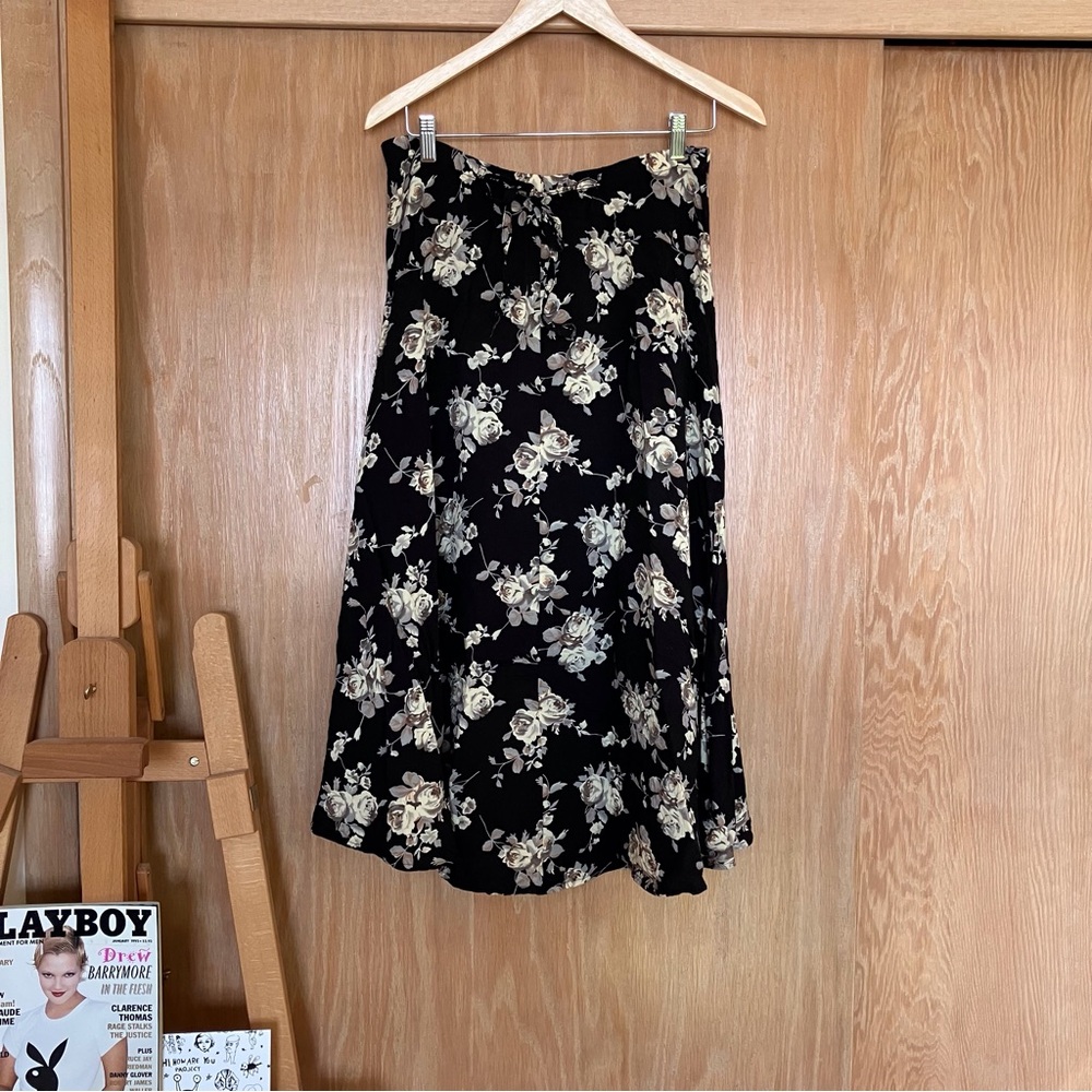 Beautiful Vintage Studio midi skirt!